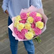 Букет розовых и желтых гвоздик, 21 шт