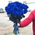 Букет из 25 синих роз с лентой