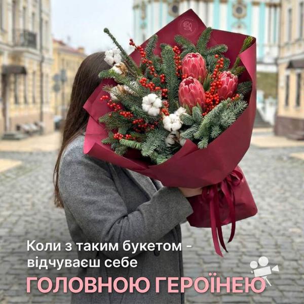 Зимний букет из нобилиса, протеи, хлопка и красного илекса