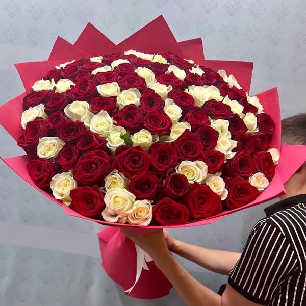 101 біла та червона троянда, 70 см