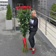 Букет из 25 красных роз Freedom, 180 см