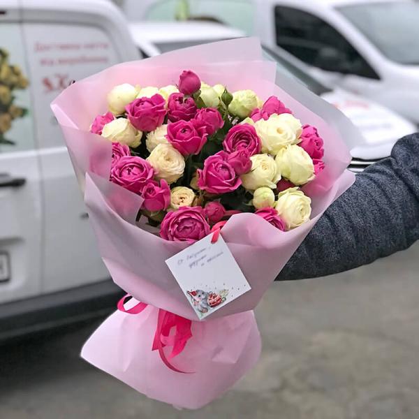 Букет з піонодібних троянд