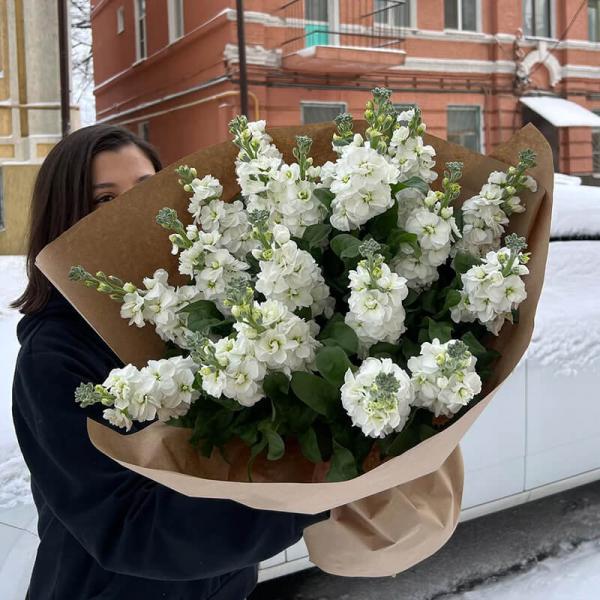 Букет 19 белых маттиол