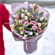 Букет из тюльпанов и розовой эустомы