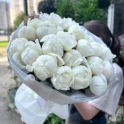 Букет из 25 белых пионов