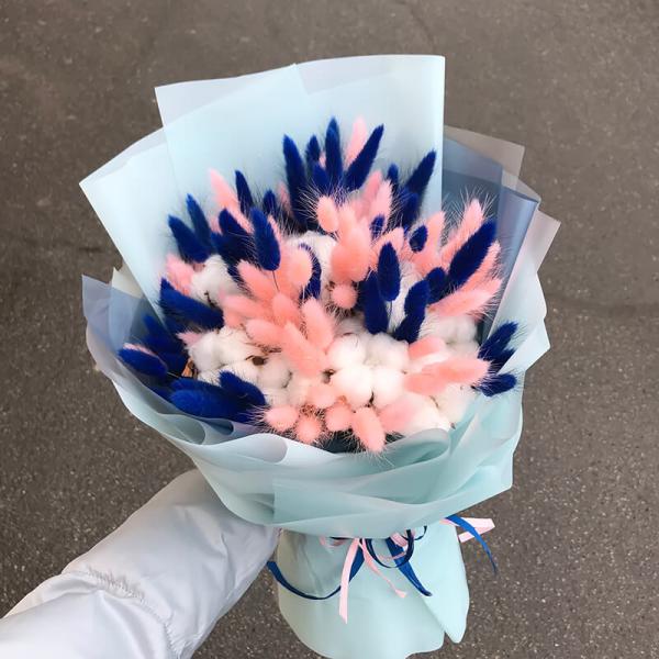 Букет з бавовни, синіх та рожевих колосків