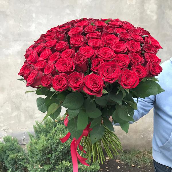 75 красных роз Гран При, 90 см