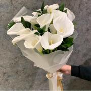 Букет из 15 белых калл