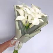 Букет из 15 белых калл