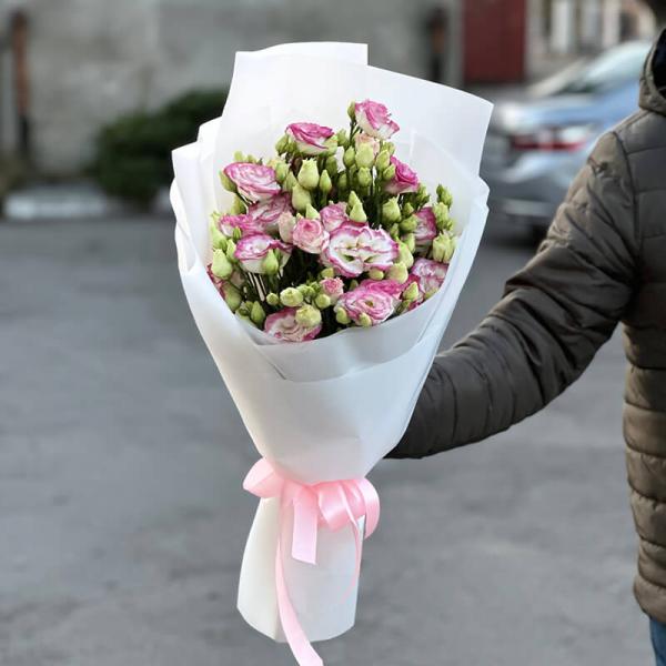 Букет из 11 розово-белых эустом