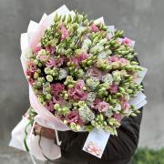 Букет з рожевої та білої еустоми, 51 шт