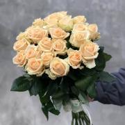 Букет из 25 персиковых роз Пич Аваланч, 70 см