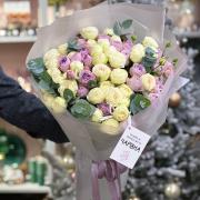 Букет из белых и лавандовых роз