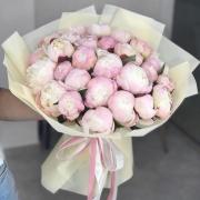 25 розовых пионов Гардения