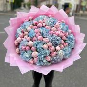 Букет из 51 пиона и 15 гортензий