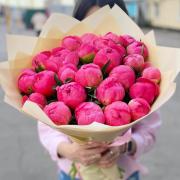 Букет из 25 коралловых пионов