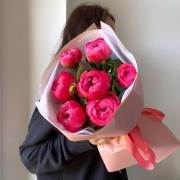 Букет из 7 коралловых пионов