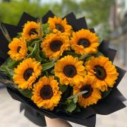 Букет 11 подсолнухов с колосками
