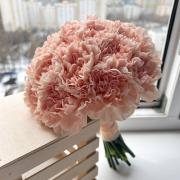 Букет невесты из кремовых гвоздик (диантусов)