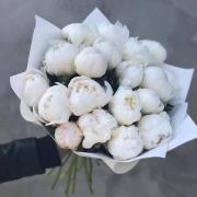Букет із 19 білих півоній